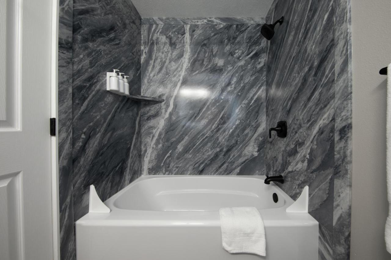 High Point Guesthouse - Next To Seattle Chinese Garden Екстер'єр фото