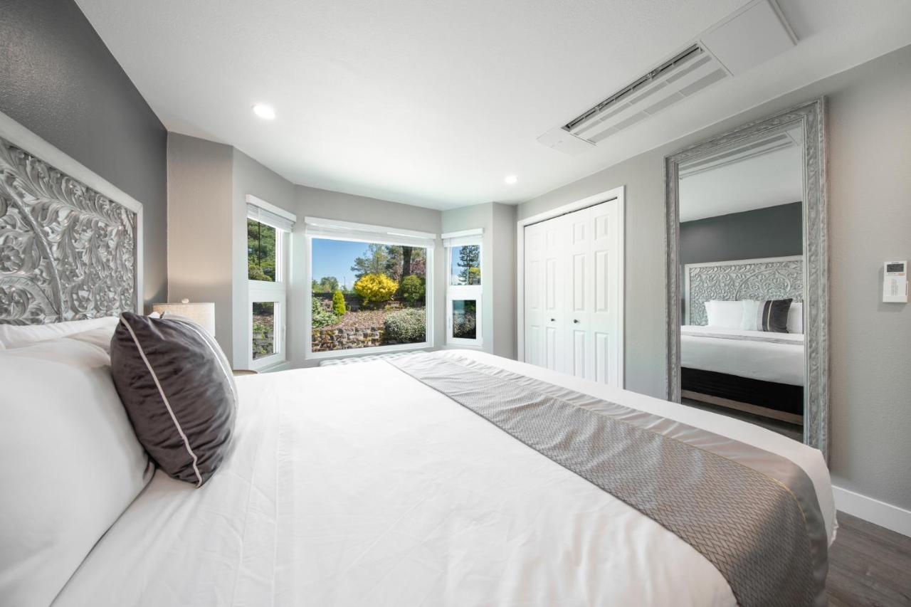 High Point Guesthouse - Next To Seattle Chinese Garden Екстер'єр фото