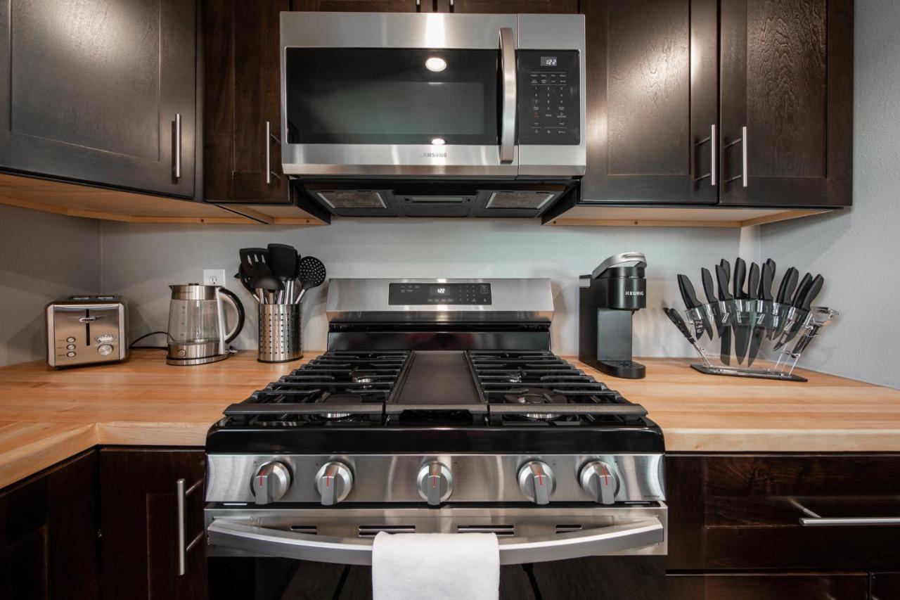 High Point Guesthouse - Next To Seattle Chinese Garden Екстер'єр фото